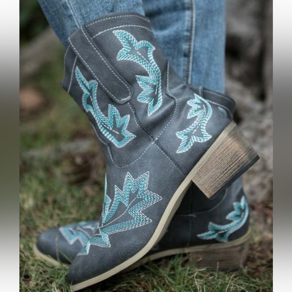 #8O Closeout SALE ❤️New! Boho Cowboy boot❤️HOST PICK ❤️ - Picture 3 of 4